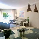 Διαμέρισμα Modern Next To Pool Μαρμπέλλα
