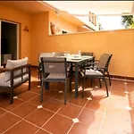 Modern Next To Pool Μαρμπέλλα