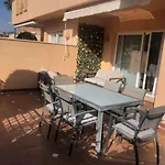 Διαμέρισμα Modern Next To Pool *