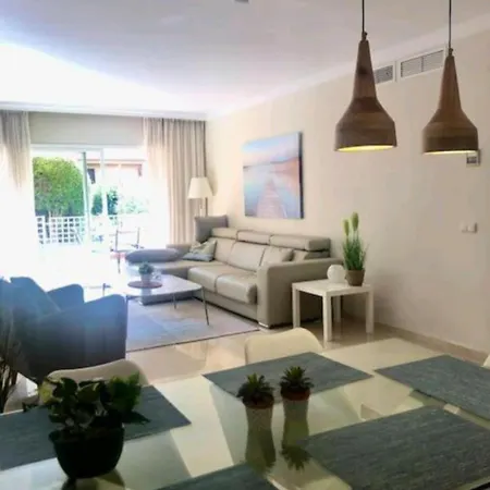 Apartment Modern Next To Pool Marbella
