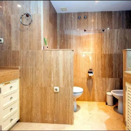 Apartment Modern Next To Pool Marbella