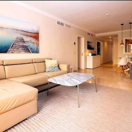 Apartment Modern Next To Pool Marbella