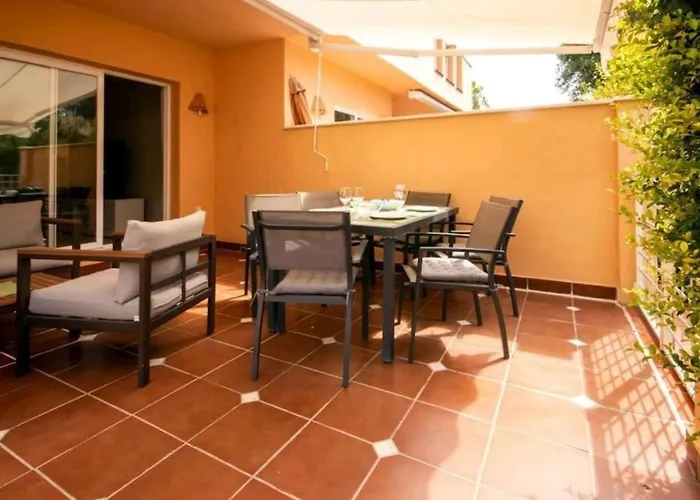 Lägenhet Modern Next To Pool *