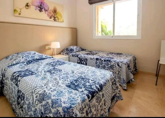 Modern Next To Pool Μαρμπέλλα